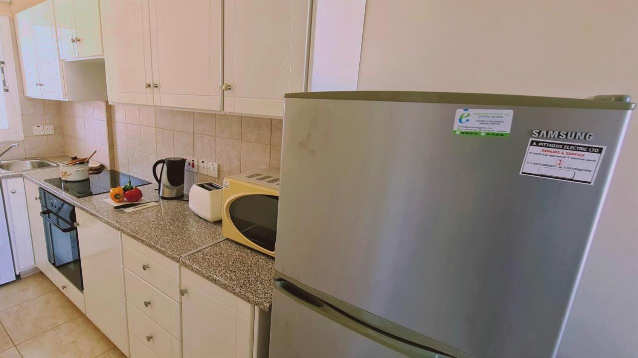 Stay Sunshine Apartment Paralimni Bagian luar foto